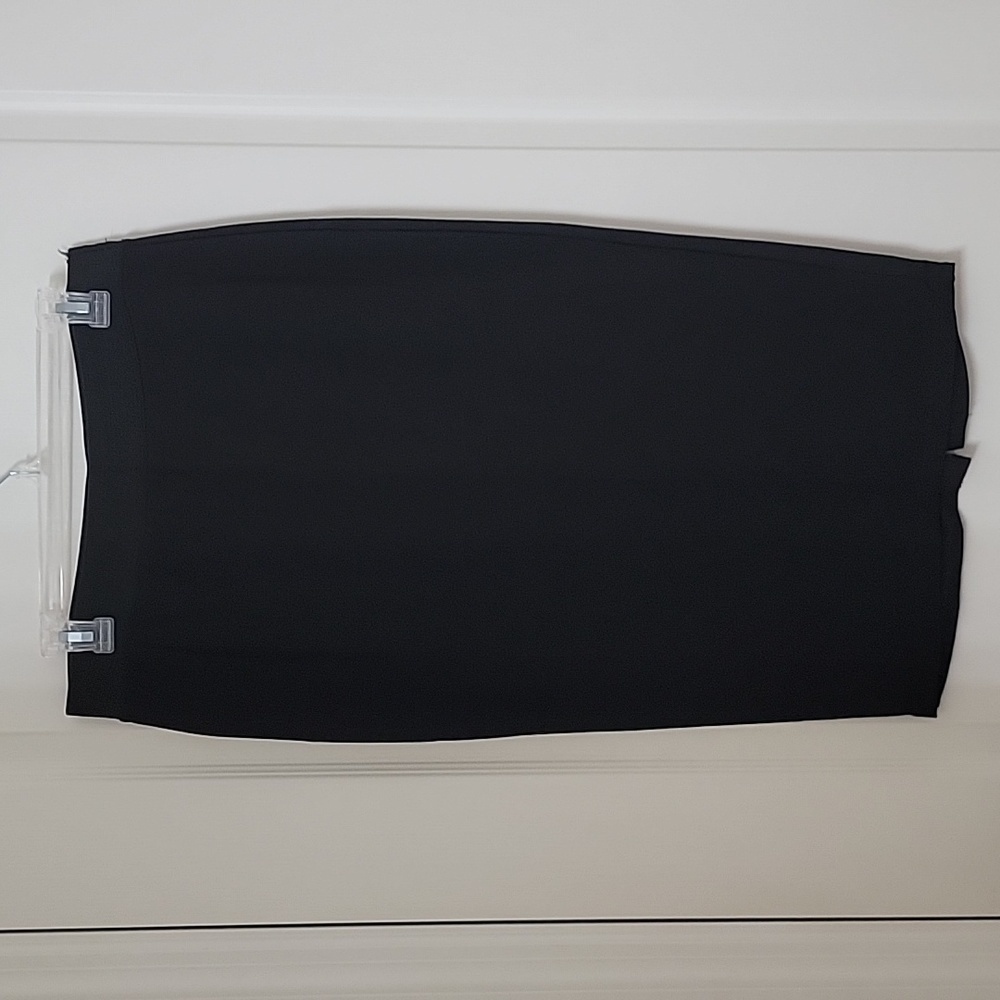 Gianni Bini, Size L, Black Pencil Skirt, Back Kick Pleat, Elasticized Waist.